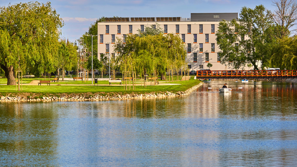 Best Western Plus Lakeside Hotel