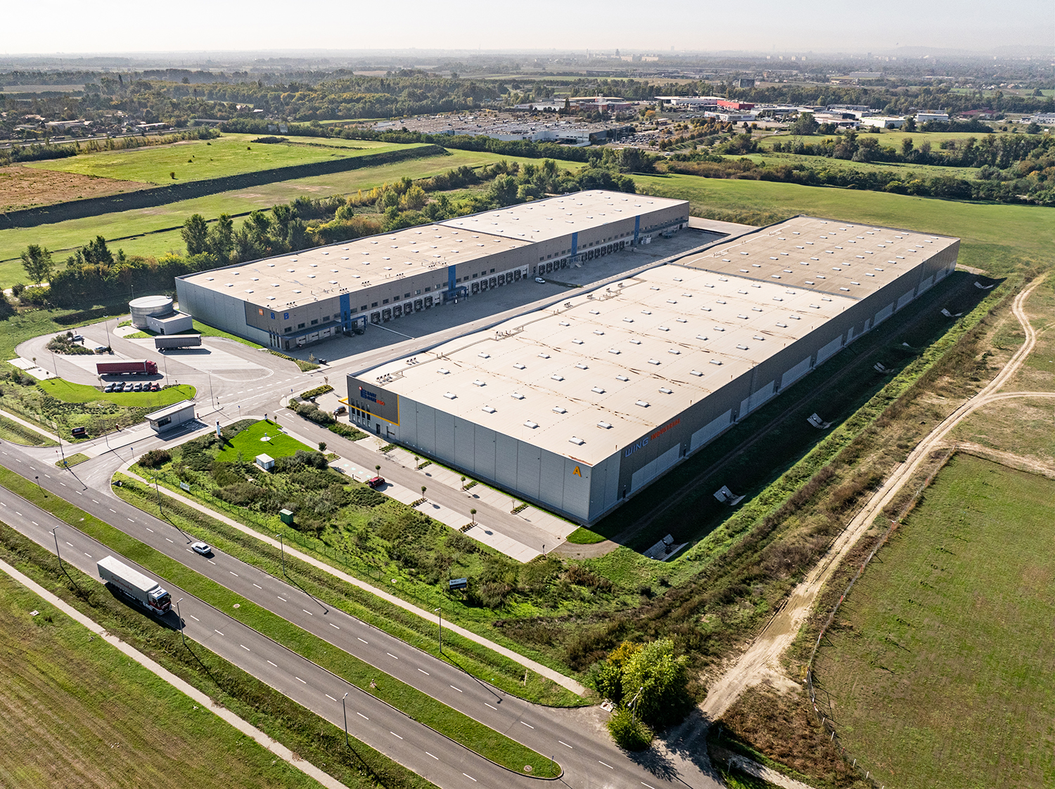 Új csarnokkal bővült a WING fejlesztésében álló East Gate PRO Business Park