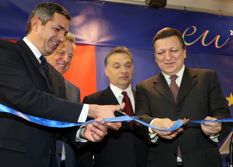 Az európai bizottság elnöke és Orbán Viktor miniszterelnök avatják fel a Wing által fejlesztett Európai Unió Házát