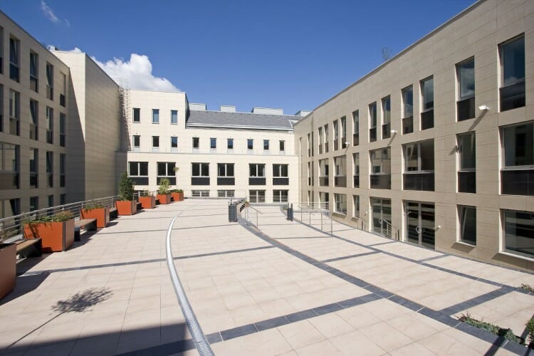 „a világ legjobb középülete” kitüntető címért száll ringbe a Budapesti Corvinus Egyetem új épülete